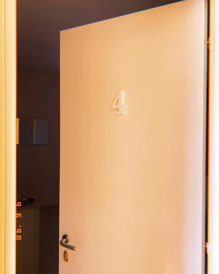 La Casa Del Giglio Hotel Albenga Bagian luar foto