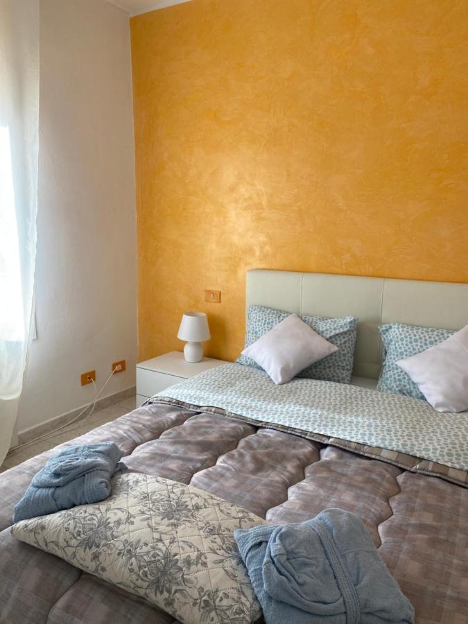 La Casa Del Giglio Hotel Albenga Bagian luar foto